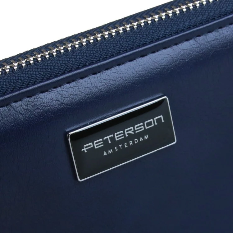 Detal logo portfela Peterson granatowego