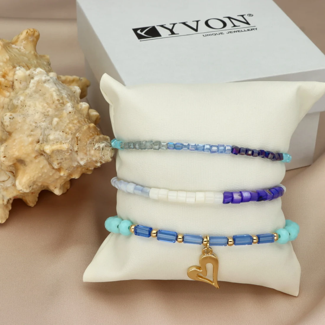 Zestaw bransoletek Yvon Blue Vein z zawieszką w kształcie serca w eleganckim pudełku.jpg