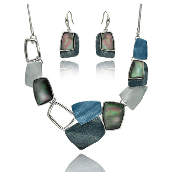 Zestaw biżuterii kolczyki + naszyjnik muszla naturalna Yvvon