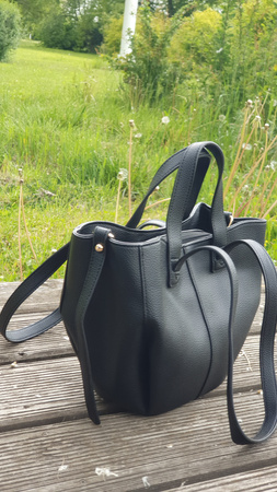 Mała czarna torebka shopperka Gallantry