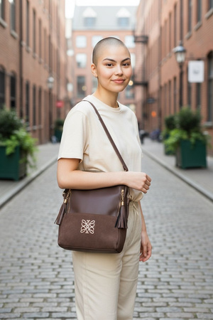 Laura Biaggi torebka plecak chwosty brązowa eko skóra