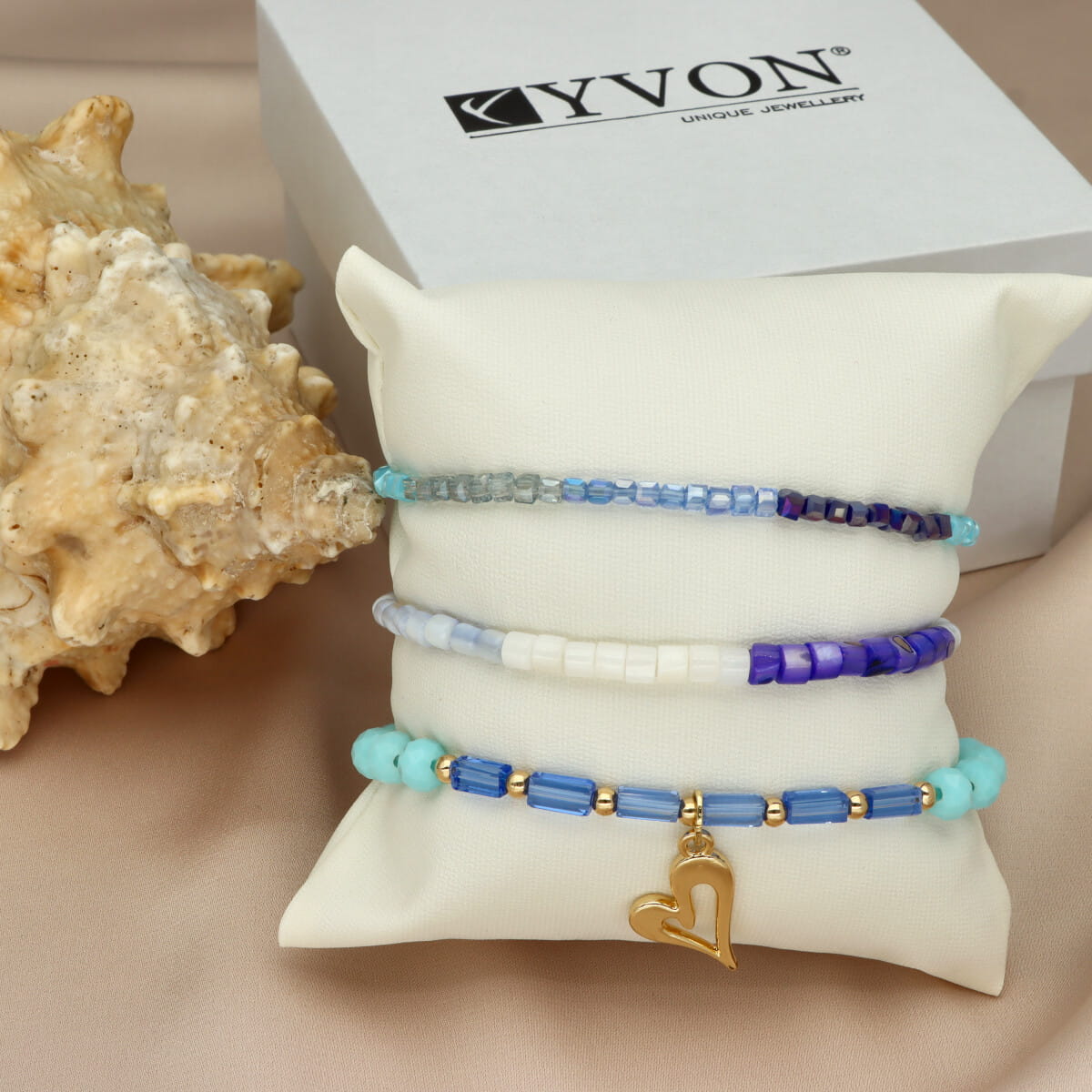 Zestaw bransoletek Yvon Blue Vein z zawieszką w kształcie serca w eleganckim pudełku.jpg